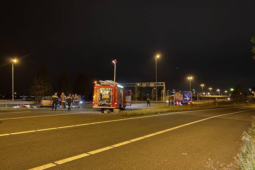 Auto botst op tankwagen na negeren stopteken
