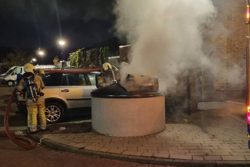 Brandstichting in papiercontainer
