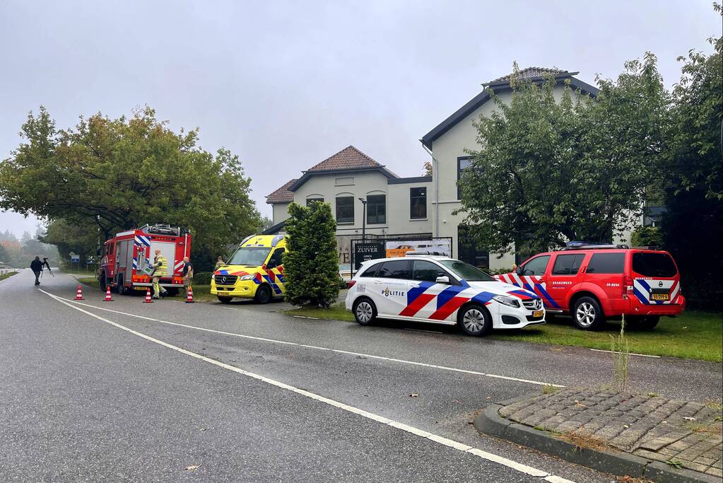 Automobilist rijdt tegen gevel van Restaurant Zuiver