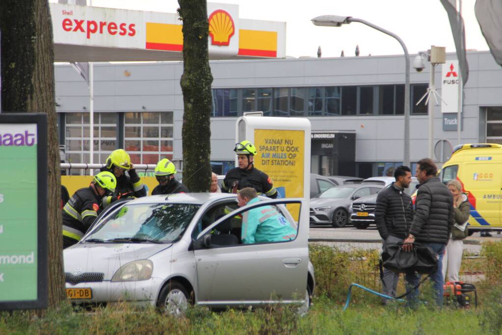 Persoon gewond bij flink verkeersongeval