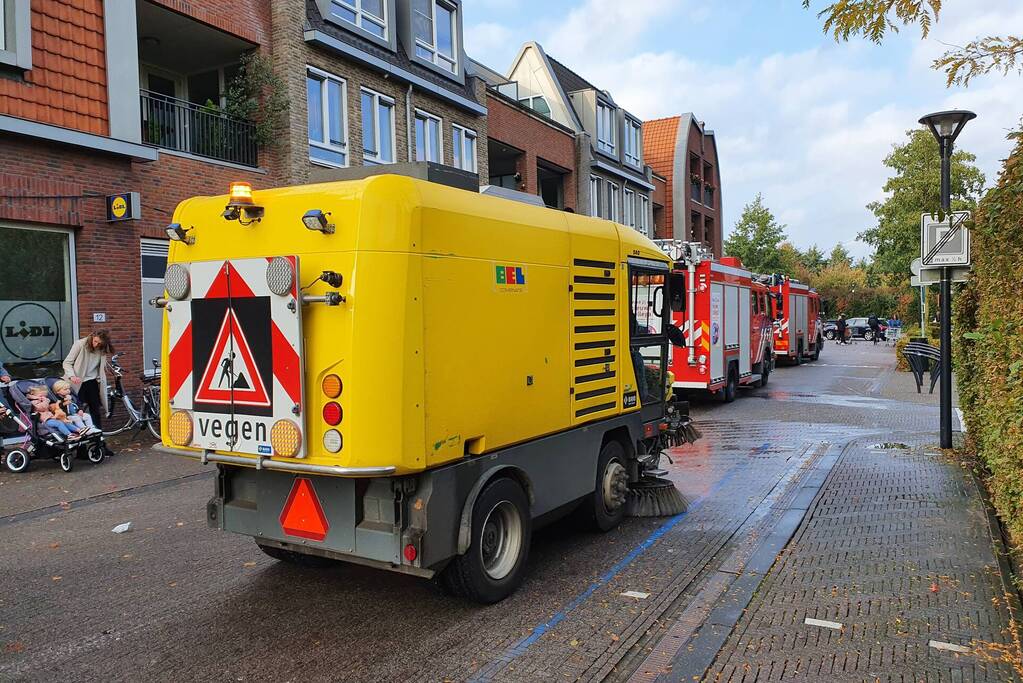 Wegdek bezaaid met olie