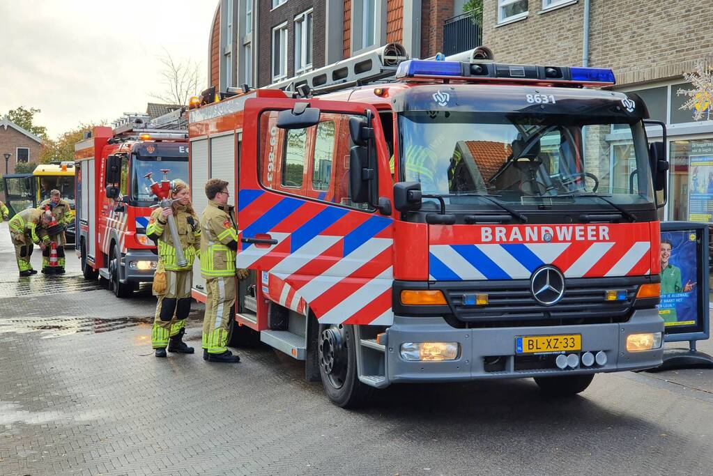 Wegdek bezaaid met olie