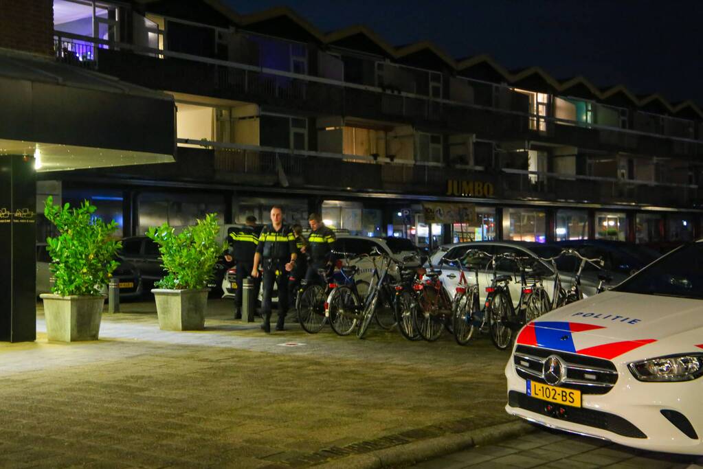Politieinzet op parkeerterrein bij Jumbo