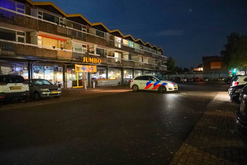 Politieinzet op parkeerterrein bij Jumbo