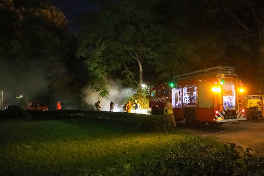 Personenauto total-loss door felle brand