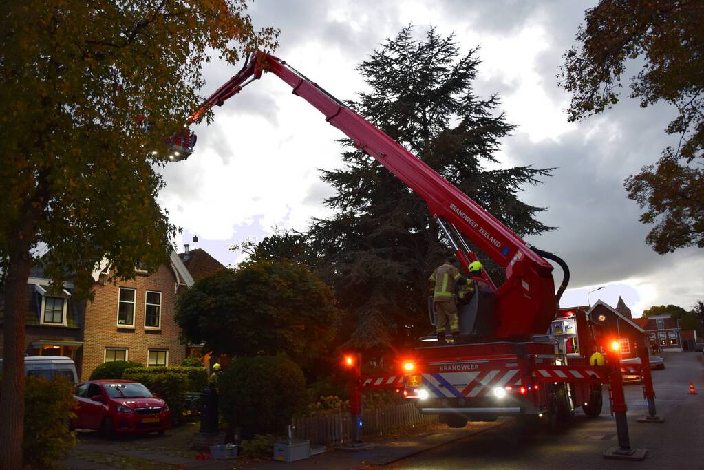Straat afgsloten vanwege schoorsteenbrand