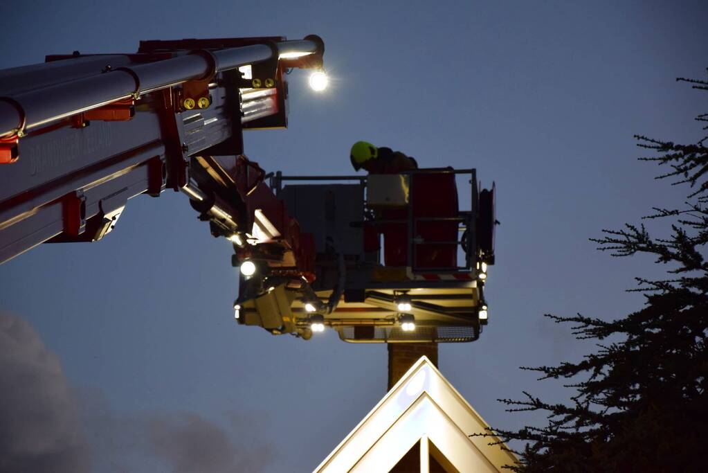 Straat afgsloten vanwege schoorsteenbrand