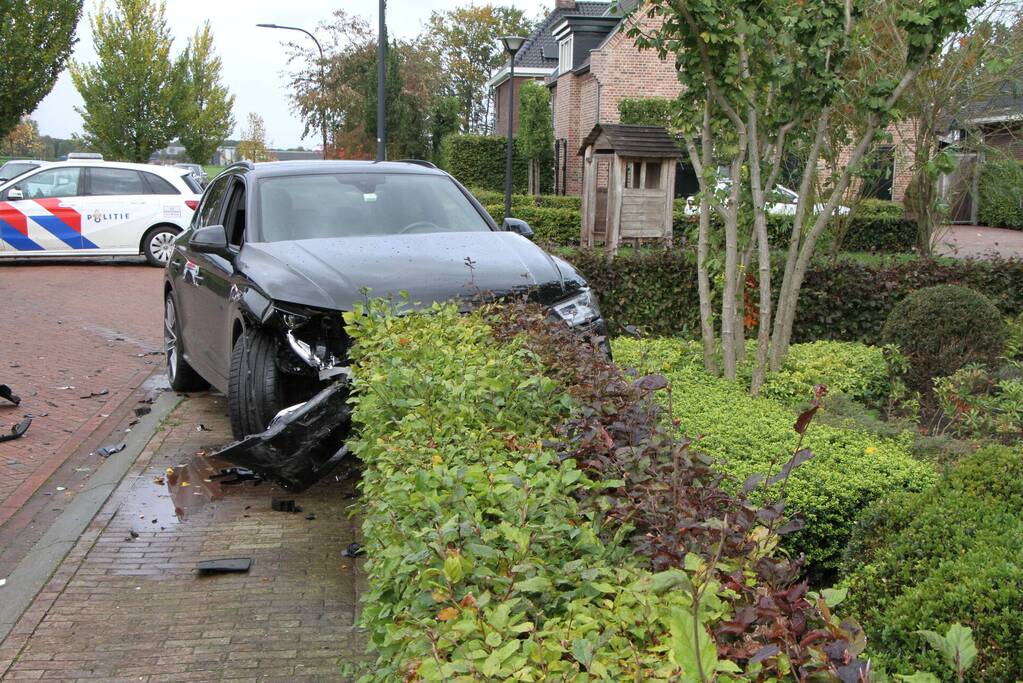 Flinke ravage bij botsing tussen auto's
