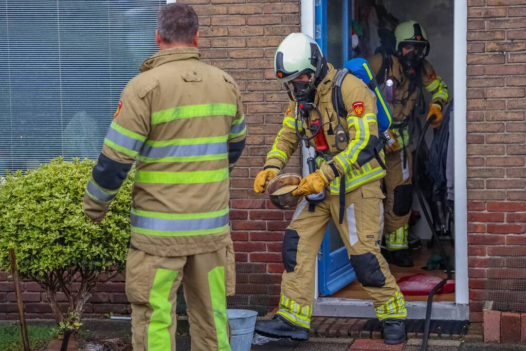 Rookmelder gaat af en buren bellen de brandweer