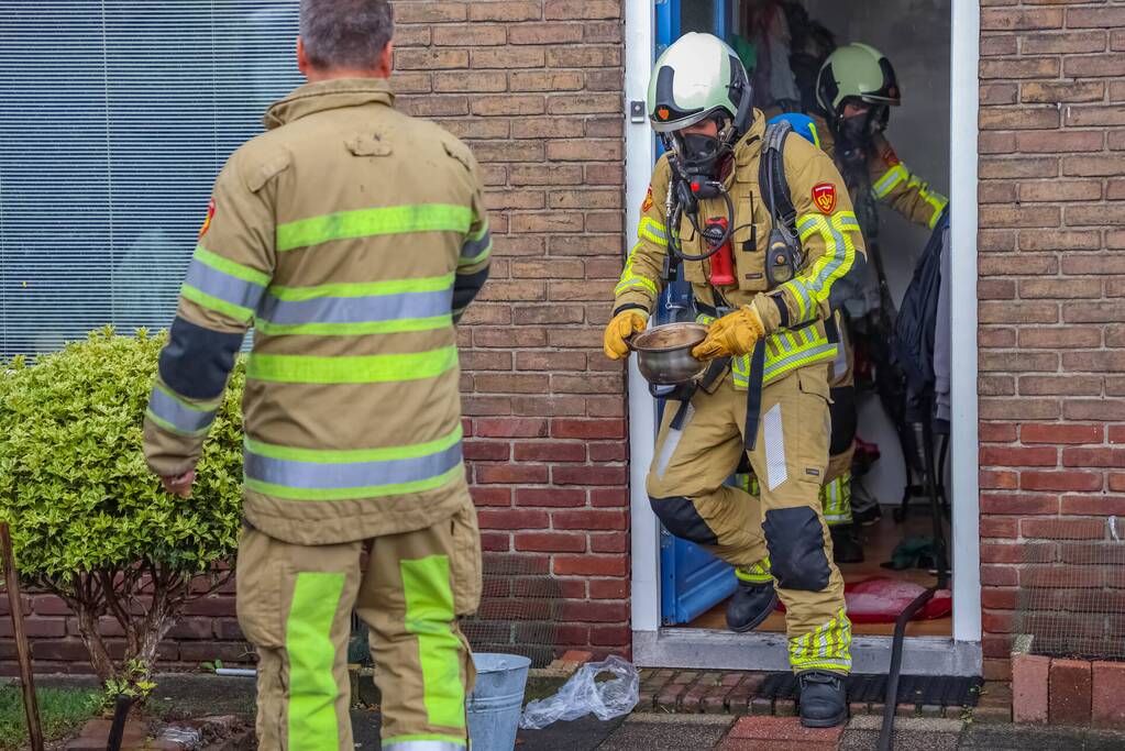 Rookmelder gaat af en buren bellen de brandweer