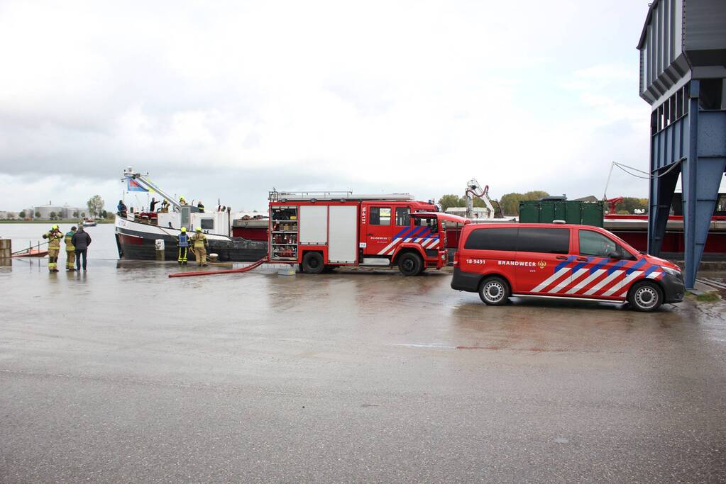 Brand in machinekamer van vrachtschip Laetitia