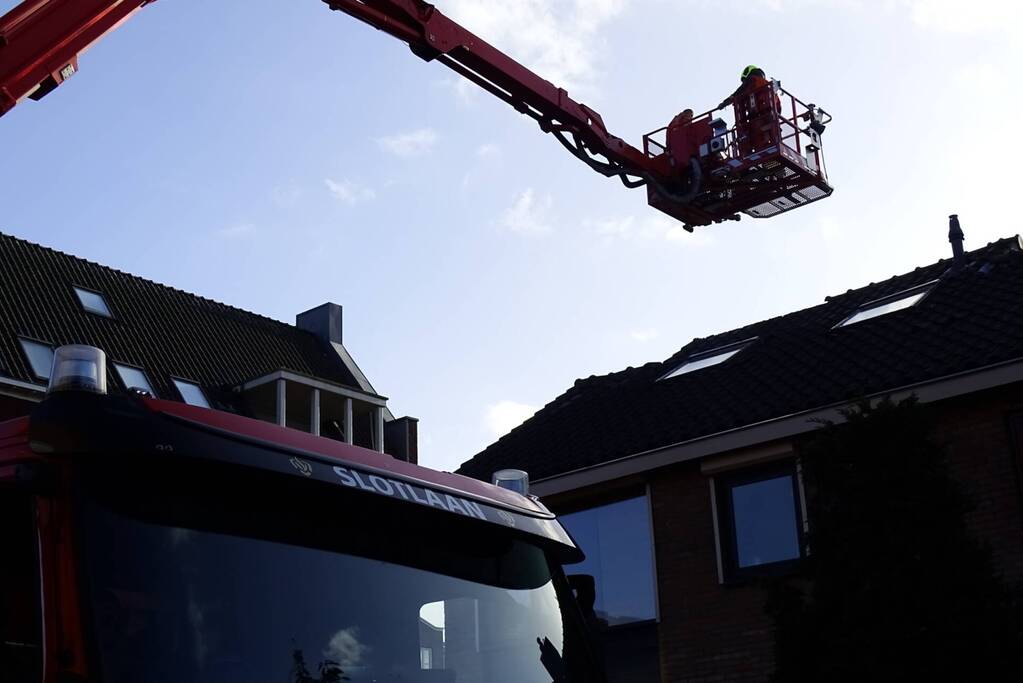 Nok dakpannen losgewaaid