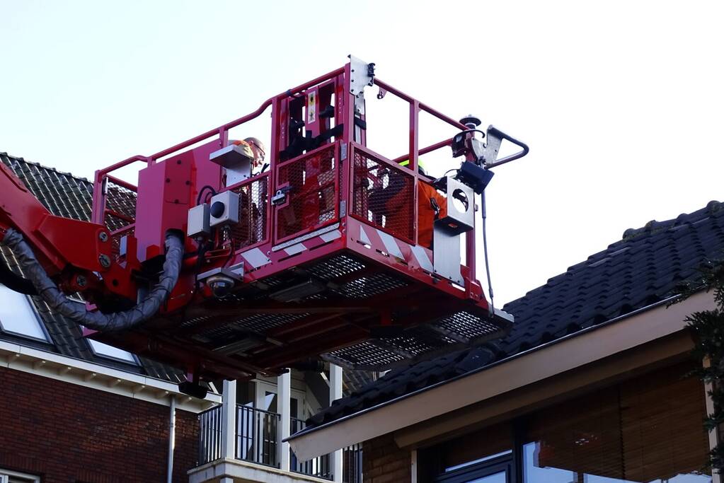 Nok dakpannen losgewaaid