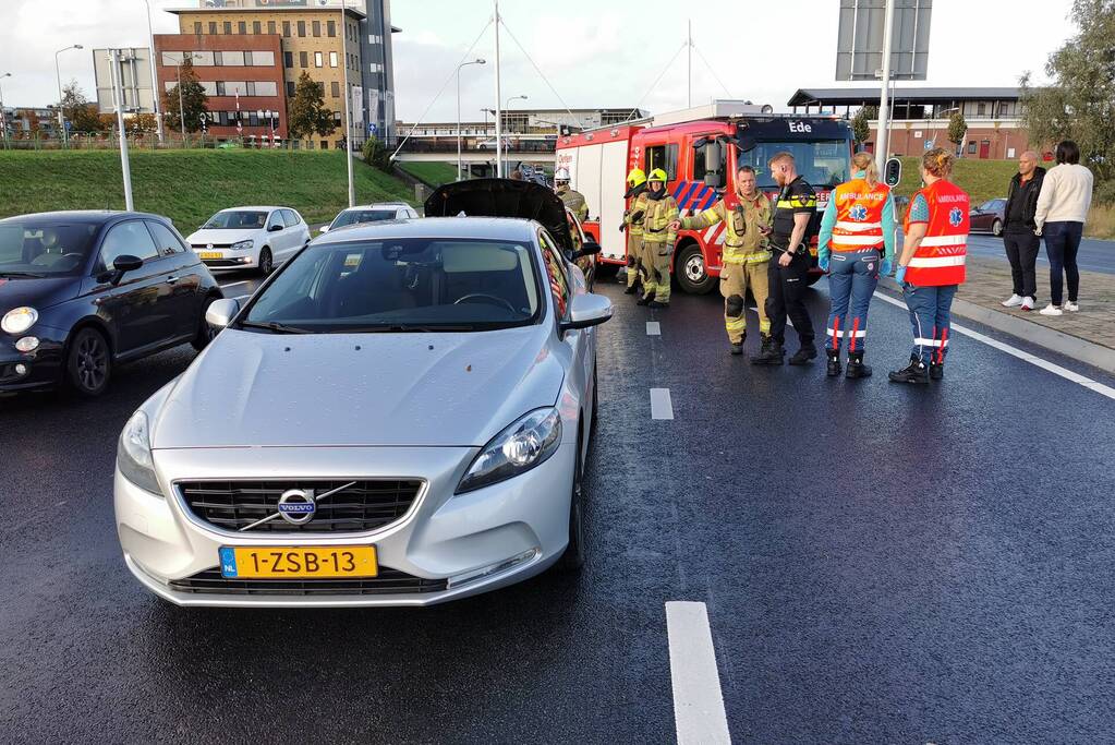 Twee auto's betrokken bij kop-staart botsing
