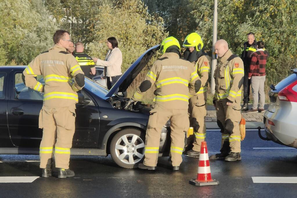 Twee auto's betrokken bij kop-staart botsing