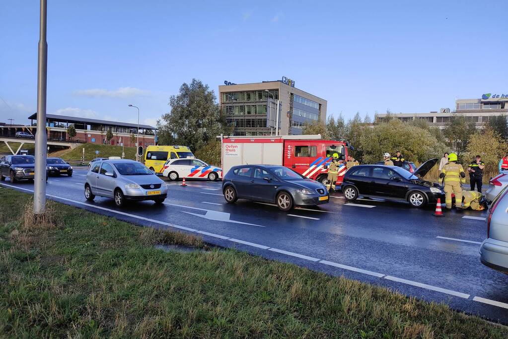 Twee auto's betrokken bij kop-staart botsing