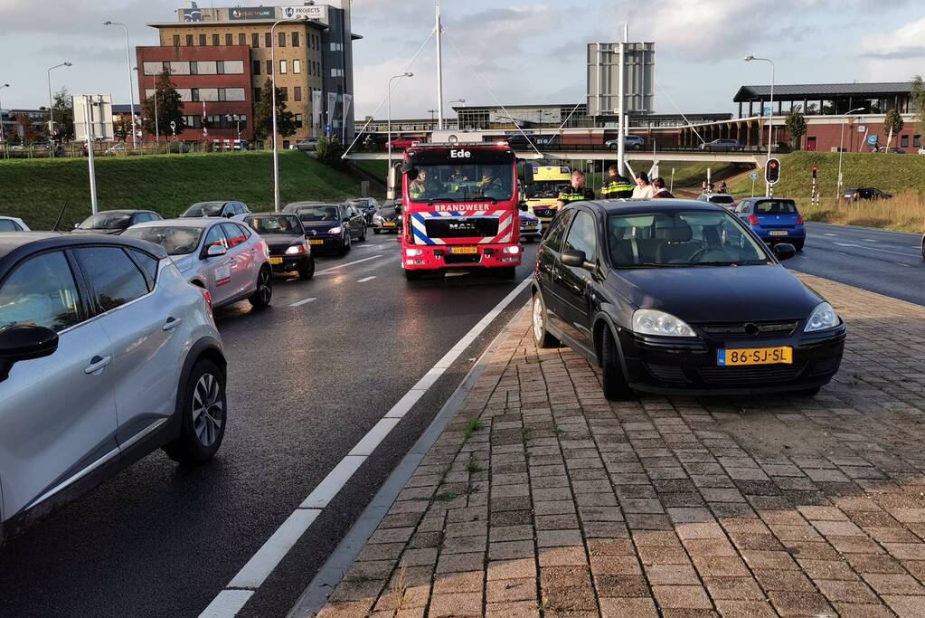 Twee auto's betrokken bij kop-staart botsing
