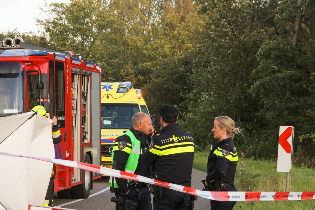 Scootmobiel raakt te water, persoon overleden