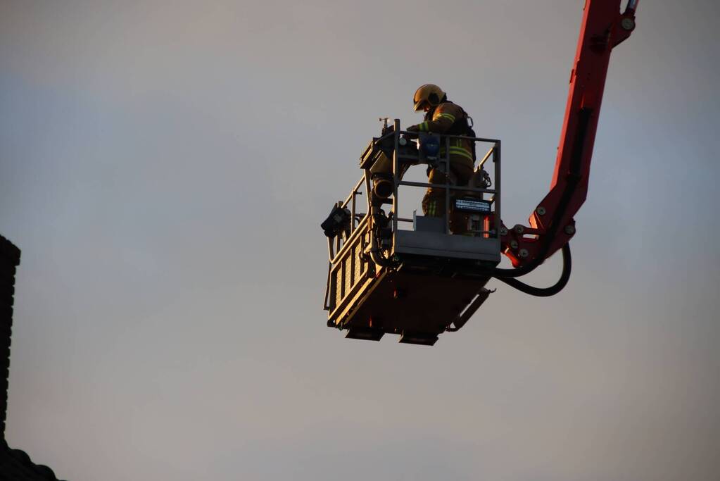 Veel rookontwikkeling bij grote brand in woning