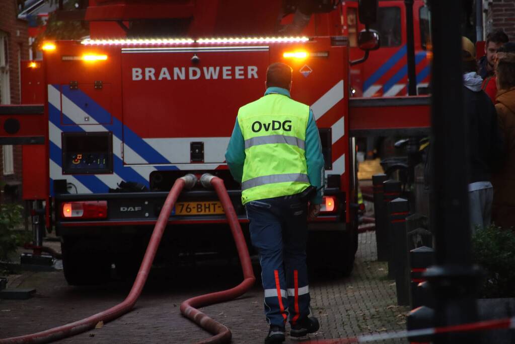 Veel rookontwikkeling bij grote brand in woning