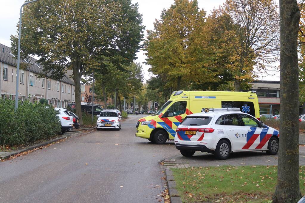 Automobilist rijdt achteruit en botst op brommer