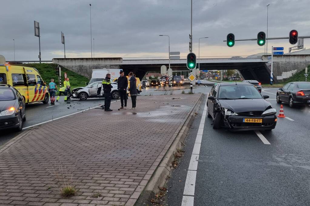Veel schade bij ongeval op kruising