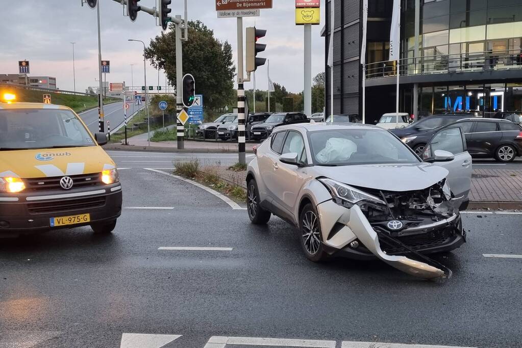 Veel schade bij ongeval op kruising
