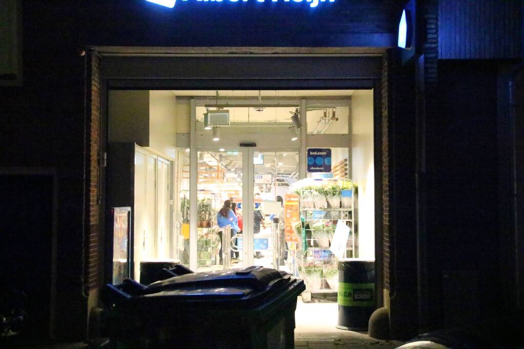 Dader gevlucht na overval op supermarkt