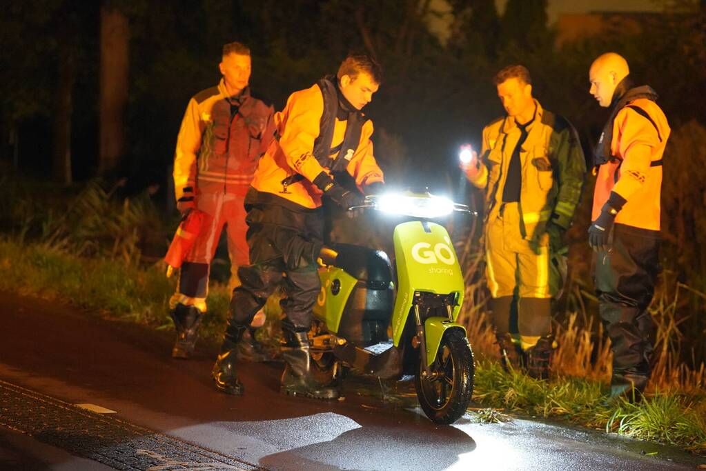 Scooter aangetroffen bij waterkant