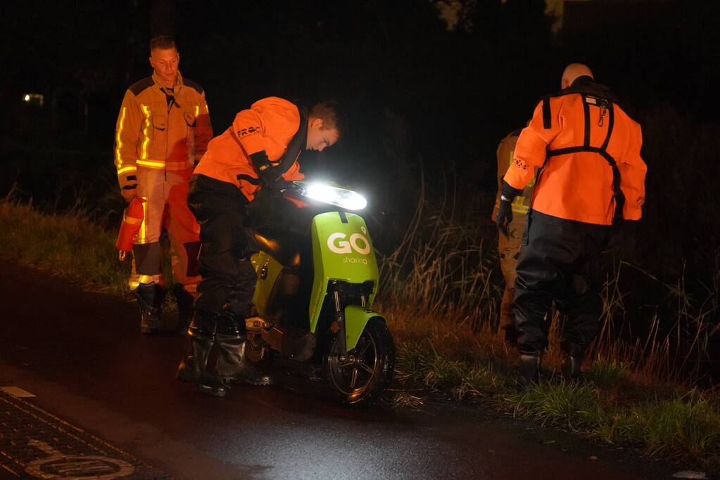 Scooter aangetroffen bij waterkant