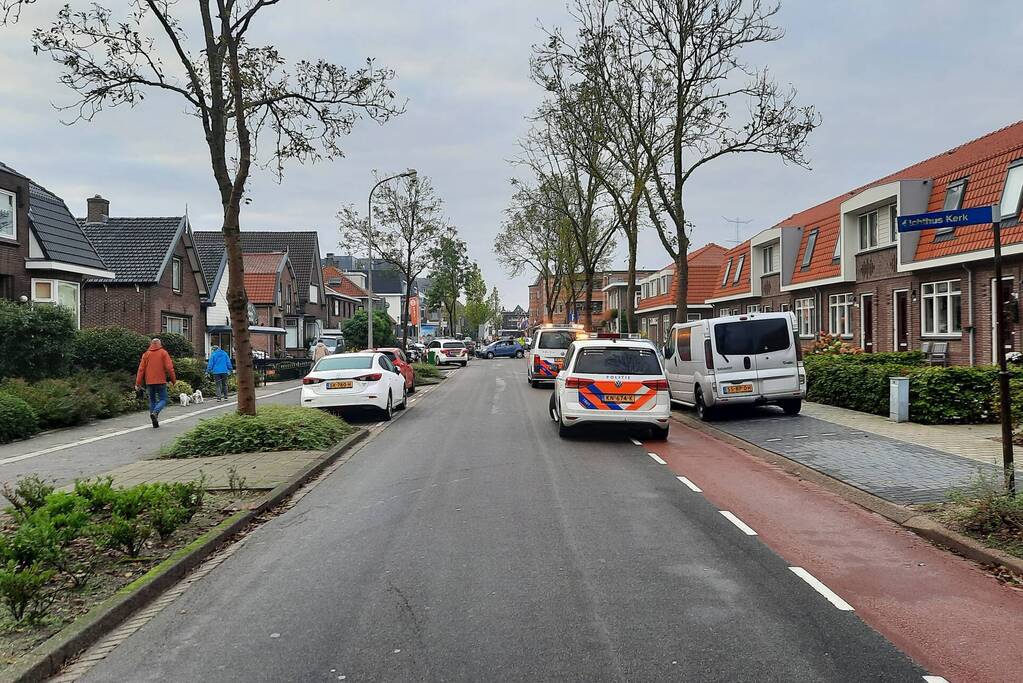 Auto belandt op zijn kant na botsing