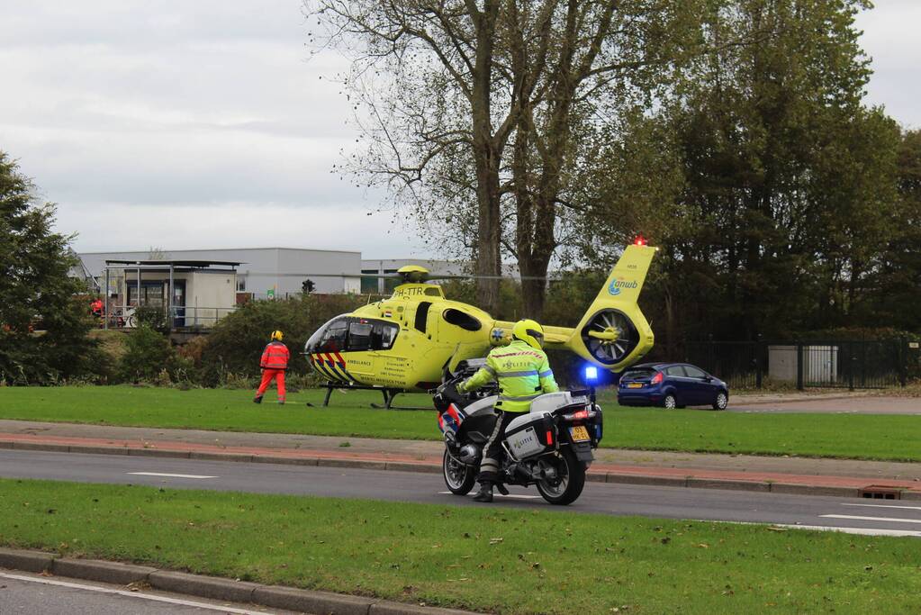 Man raakt zwaargewond in woning