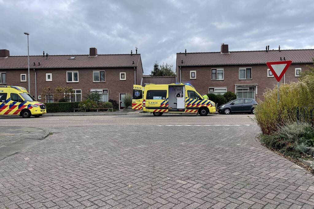 Man raakt zwaargewond in woning