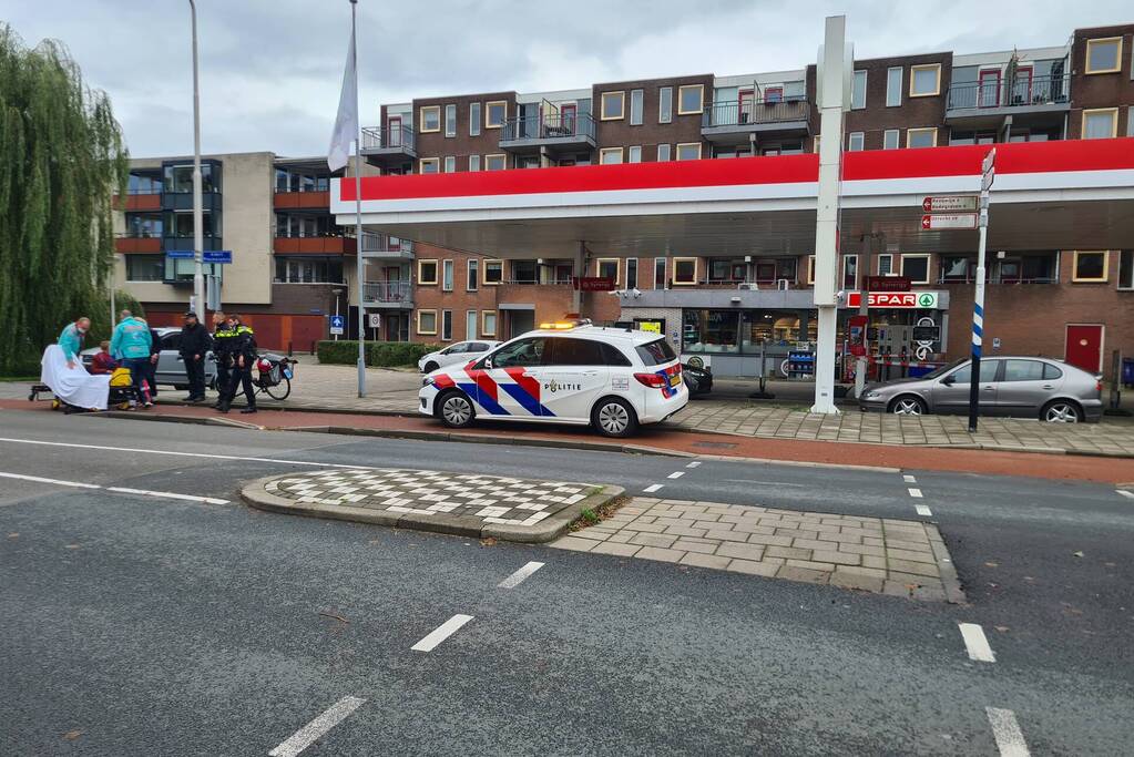Fietsster gewond bij botsing met auto