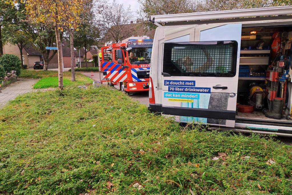Kapotte hoofdleiding zorgt voor wateroverlast in woning