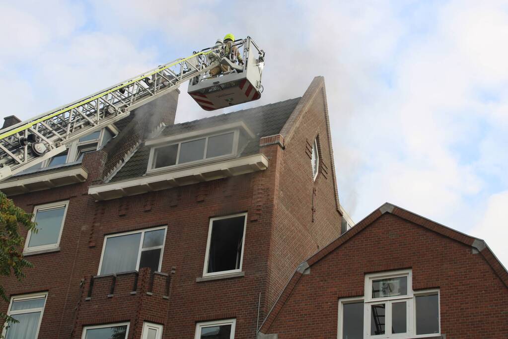 Hevige rookontwikkeling door brand in woning