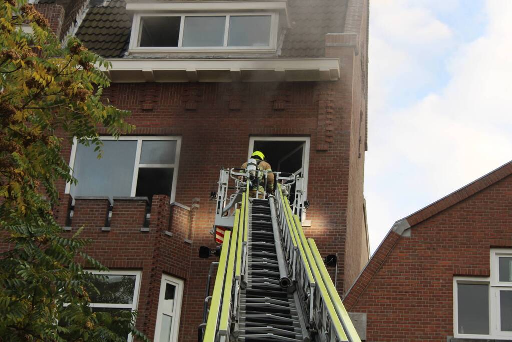 Hevige rookontwikkeling door brand in woning