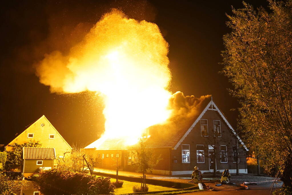 Boerderij verwoest door brand