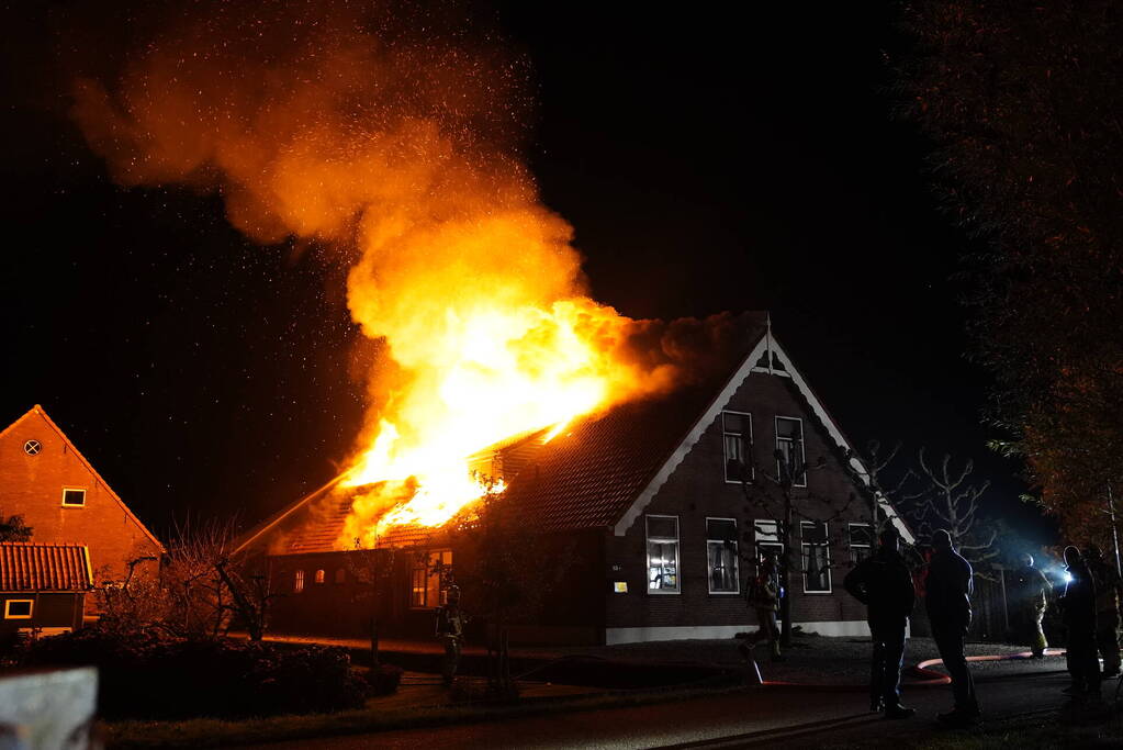 Boerderij verwoest door brand