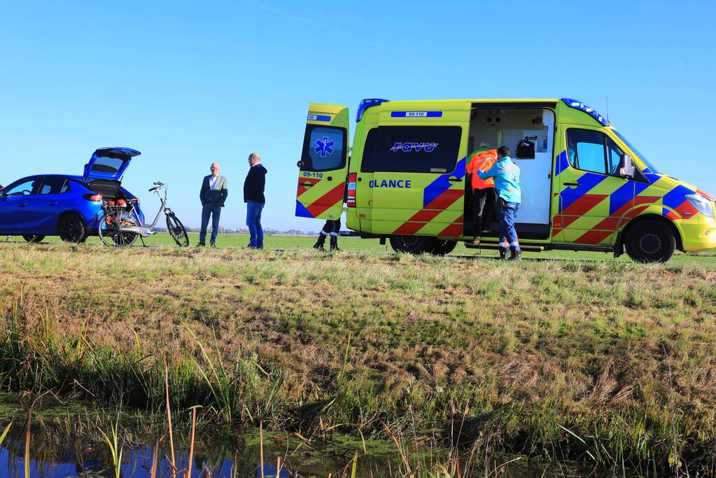 Man belandt met fiets in sloot