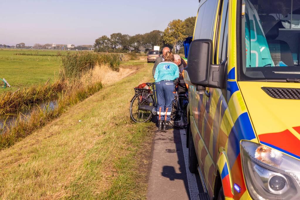 Man belandt met fiets in sloot