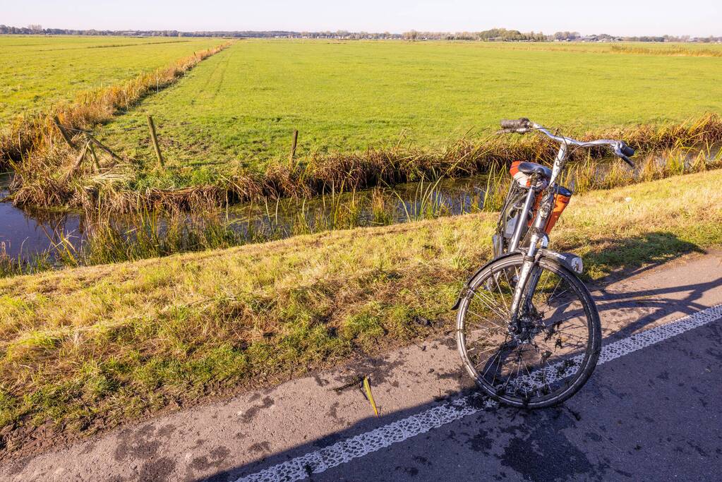 Man belandt met fiets in sloot