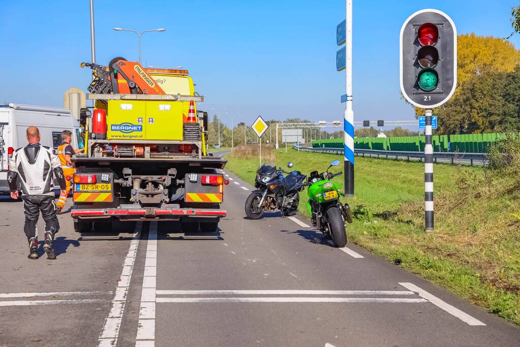 Twee motorrijders gewond bij ongeval