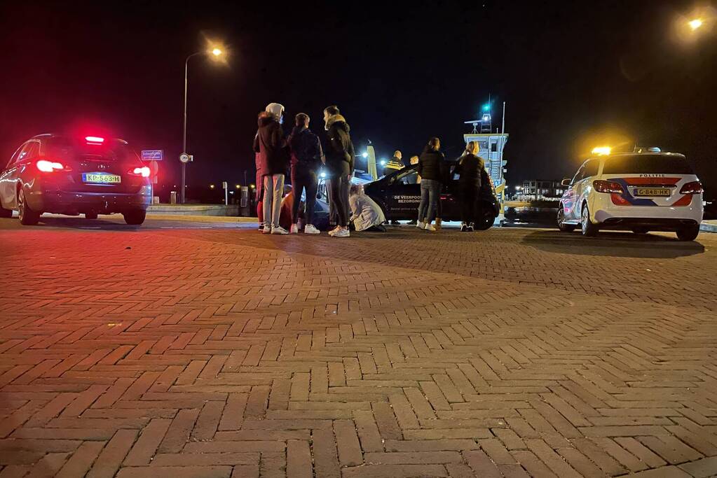 Bezorgauto komt in botsing met bromfietser