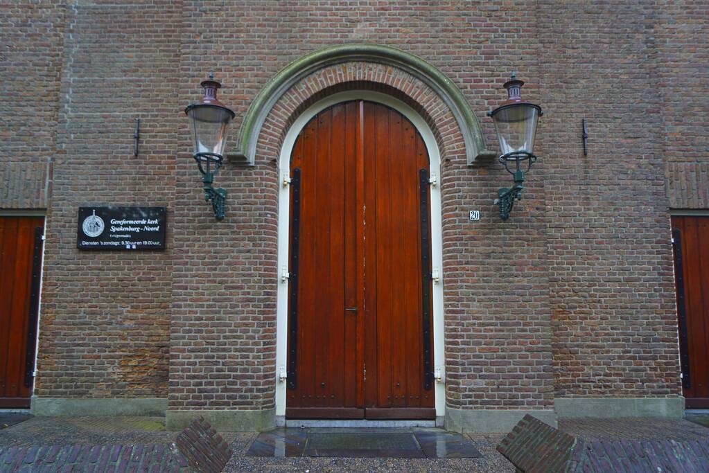 Deur gereformeerde kerk Noorderkerk dichtgekit