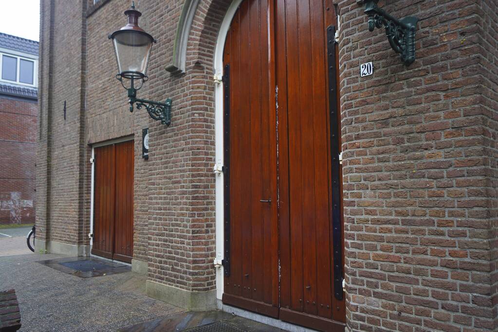 Deur gereformeerde kerk Noorderkerk dichtgekit