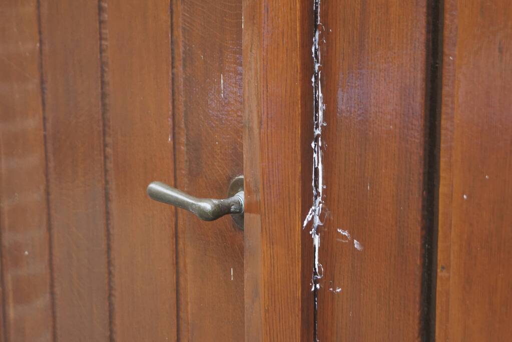 Deur gereformeerde kerk Noorderkerk dichtgekit