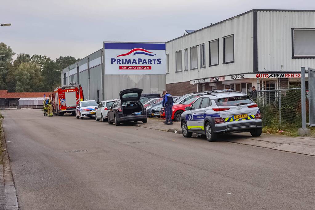 Onderzoek naar vreemde lucht bij autogarage