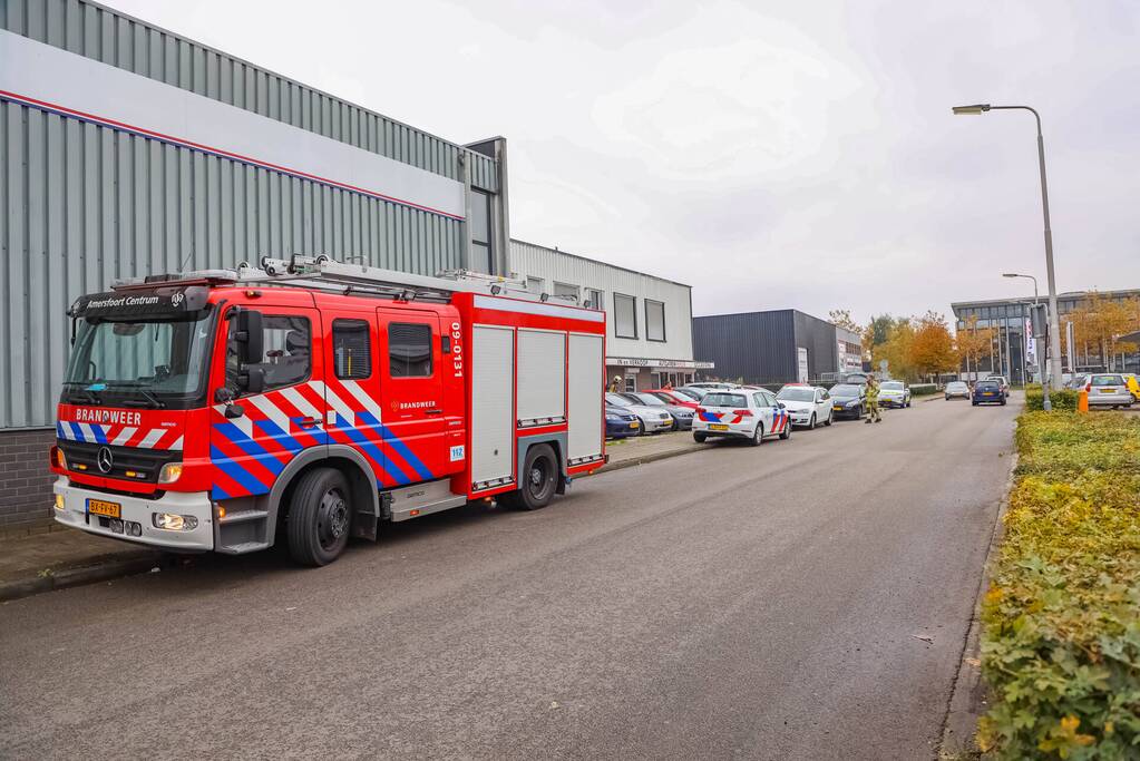 Onderzoek naar vreemde lucht bij autogarage