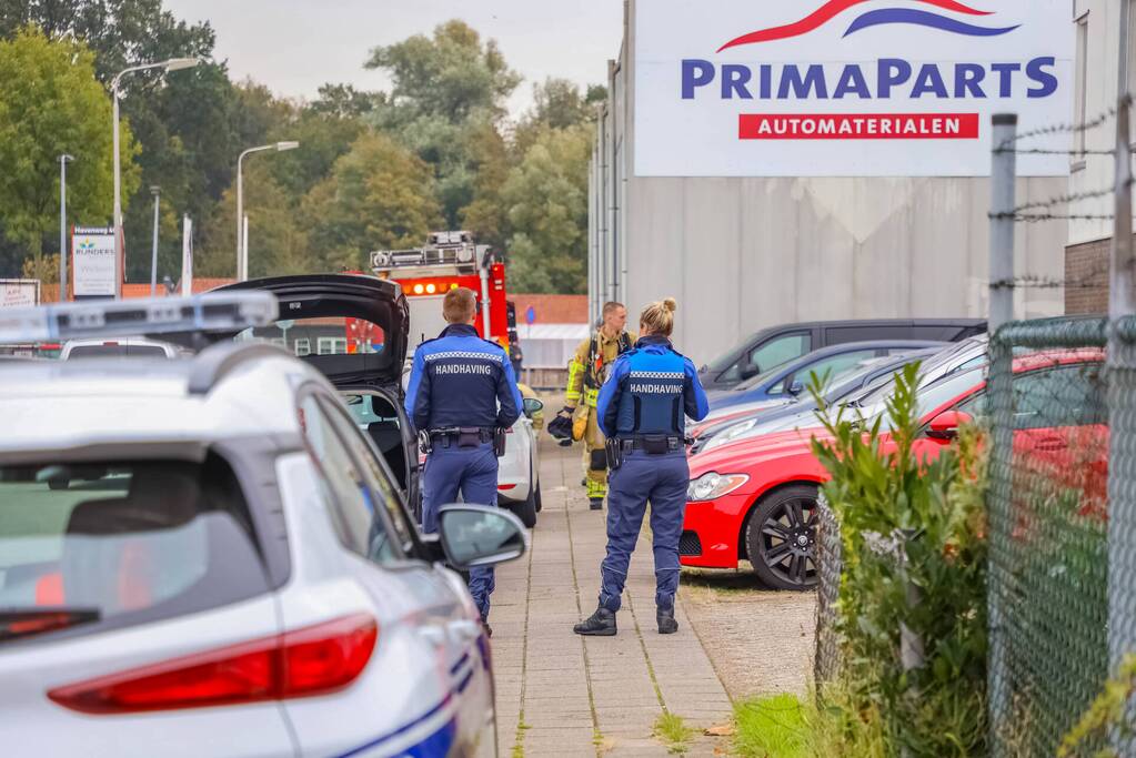 Onderzoek naar vreemde lucht bij autogarage